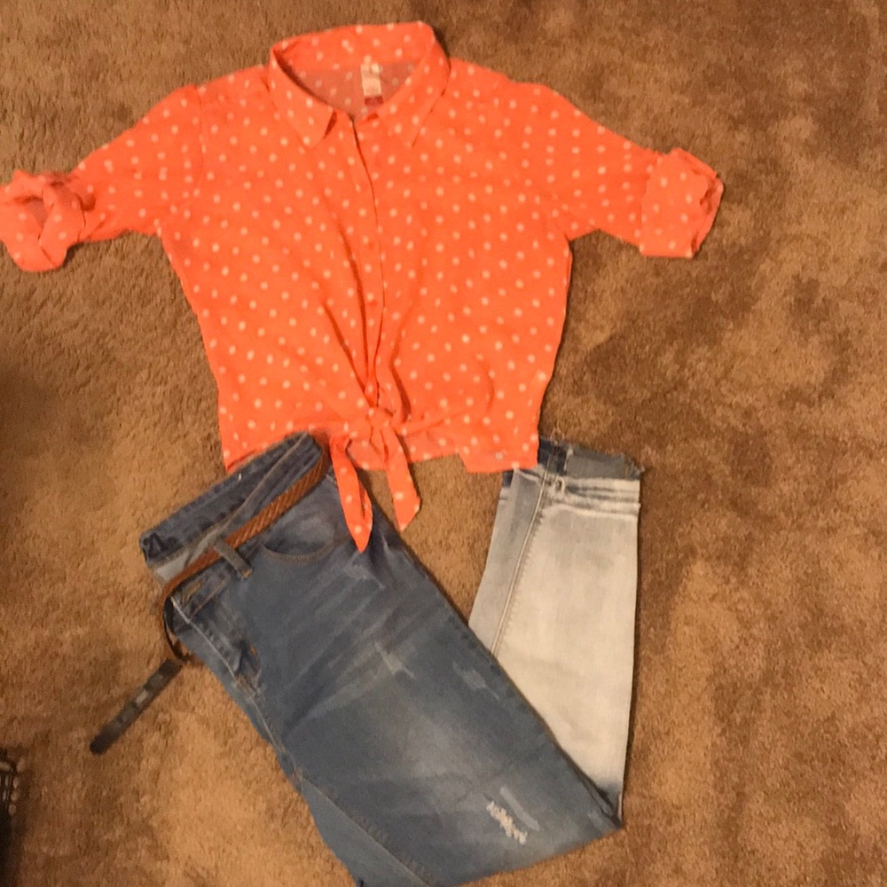 Polka dot button down ๐๐๐ - Picture 2 of 6